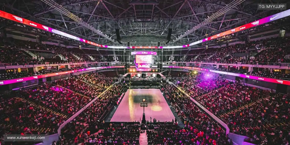 📱边看边聊，与全球球迷共享精彩时刻！💬